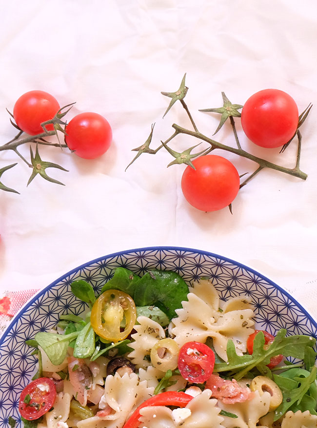 Roasted pepper pasta salad l Mademoiselle Bagatelles l design, color, fashion and food blog
