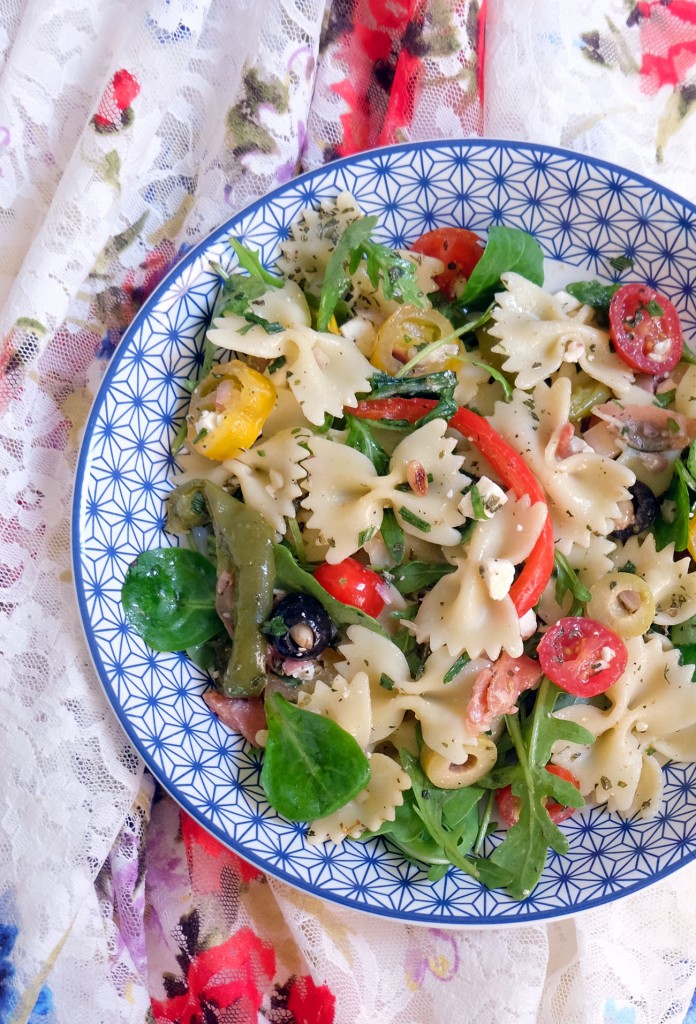 Roasted pepper pasta salad l Mademoiselle Bagatelles l design, color, fashion and food blog